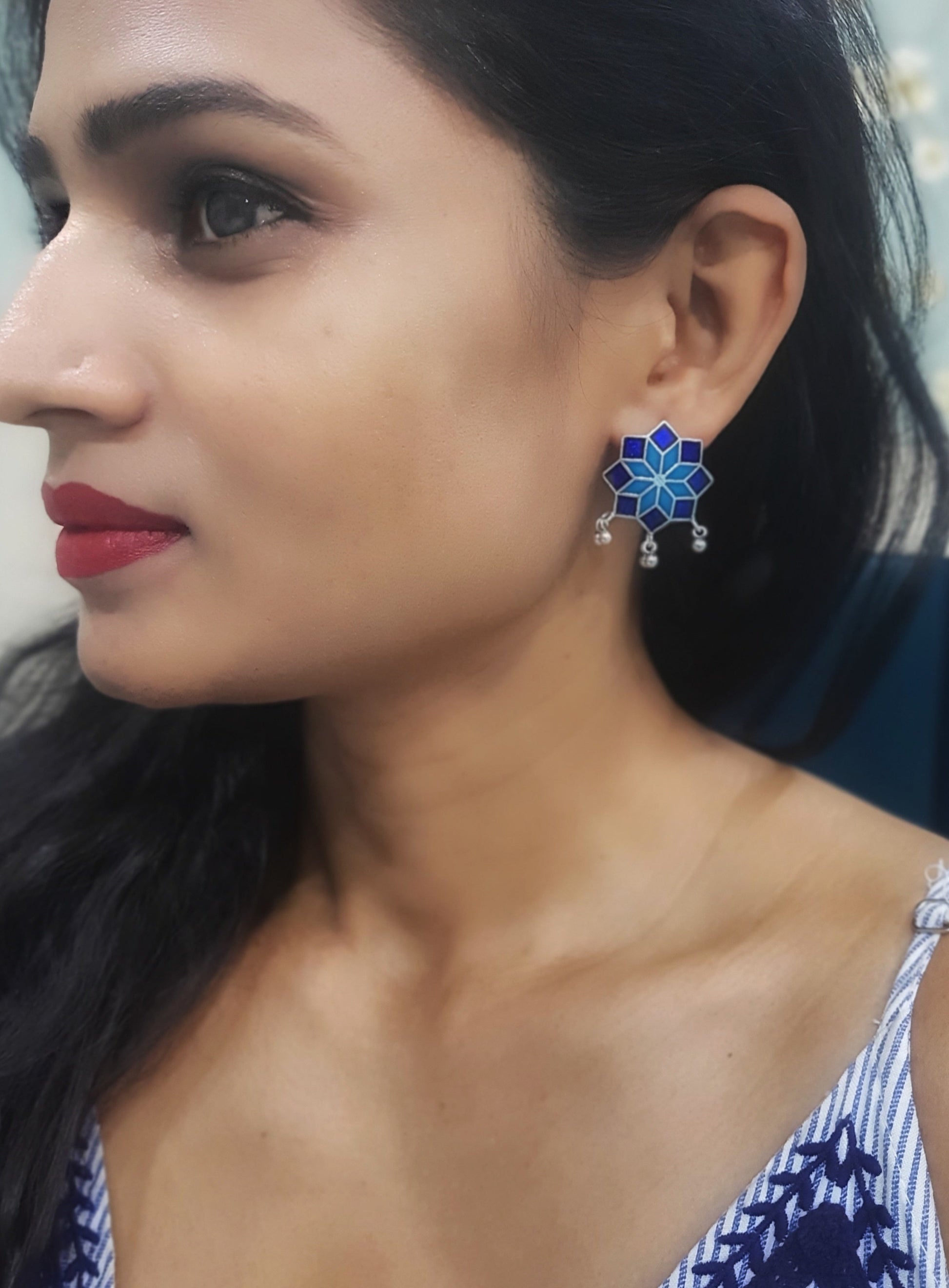 Navya Floral Enamel Stud Earrings in Antique Silver, crafted from durable brass with an elegant floral design. 2.5cm in size, weighing 7.5g. Skin-friendly material ensures comfort for everyday wear. Delivered in Sutra Designs' custom jewelry packaging for a luxurious finish