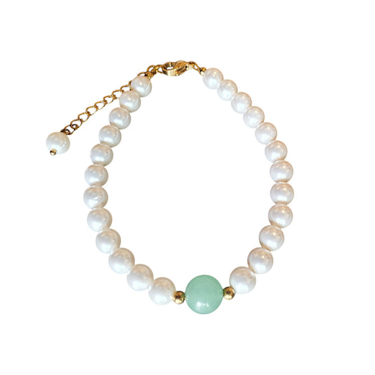 Elegant classical pearl and jade beaded handmade bracelet with gold-plated stainless steel accents. Adjustable size of 17 cm + 4 cm, weighing 10g. Hypoallergenic, tarnish-free, and designed for exceptional durability, this bracelet arrives in Sutra Designs’ custom jewelry packaging