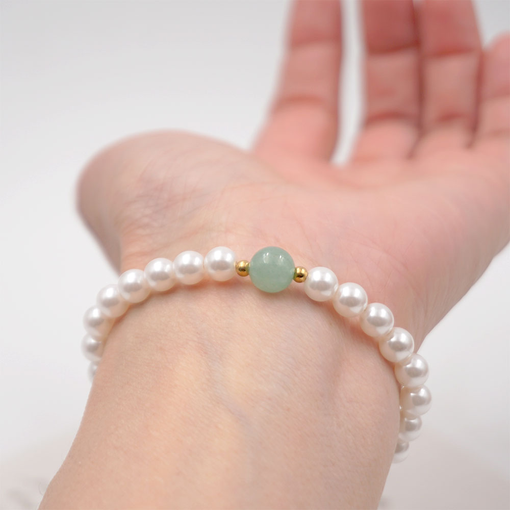 Elegant classical pearl and jade beaded handmade bracelet with gold-plated stainless steel accents. Adjustable size of 17 cm + 4 cm, weighing 10g. Hypoallergenic, tarnish-free, and designed for exceptional durability, this bracelet arrives in Sutra Designs’ custom jewelry packaging